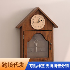 アイデアは入り口の壁に入ってフックを飾って穴を開けないで玄関の鍵フックを掛けて木製の置物を収納する