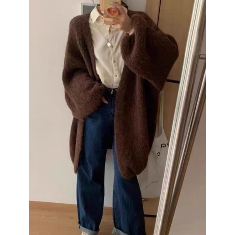 Korean-style, relaxed-fit, soft and comfortable knit cardigan for women, 2026 autumn/winter collection, oversized and thickened, fashionable outerwear Korean-style, relaxed-fit, soft and comfortable knit cardigan for women, 2026 autumn/winter collection, oversized and thickened, fashionable outerwear