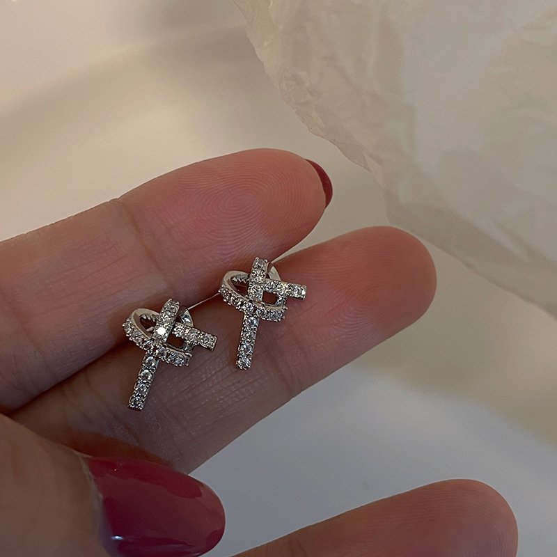 Geometric fashionable elegant design earrings with zircon