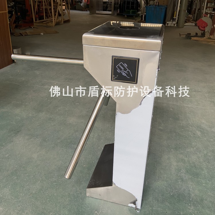 小区入口通道三杆闸门半高通道挡闸机客运站半高单向三辊转闸现货