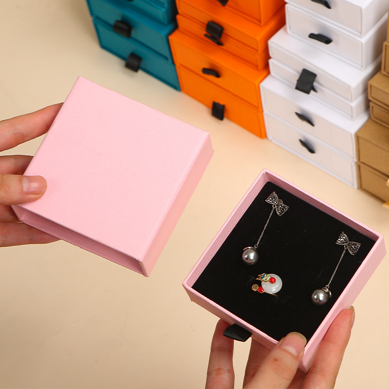 En stock cajón de joyería caja de papel Kraft color sólido pull-out joyero Stud pendientes collar anillo joyero