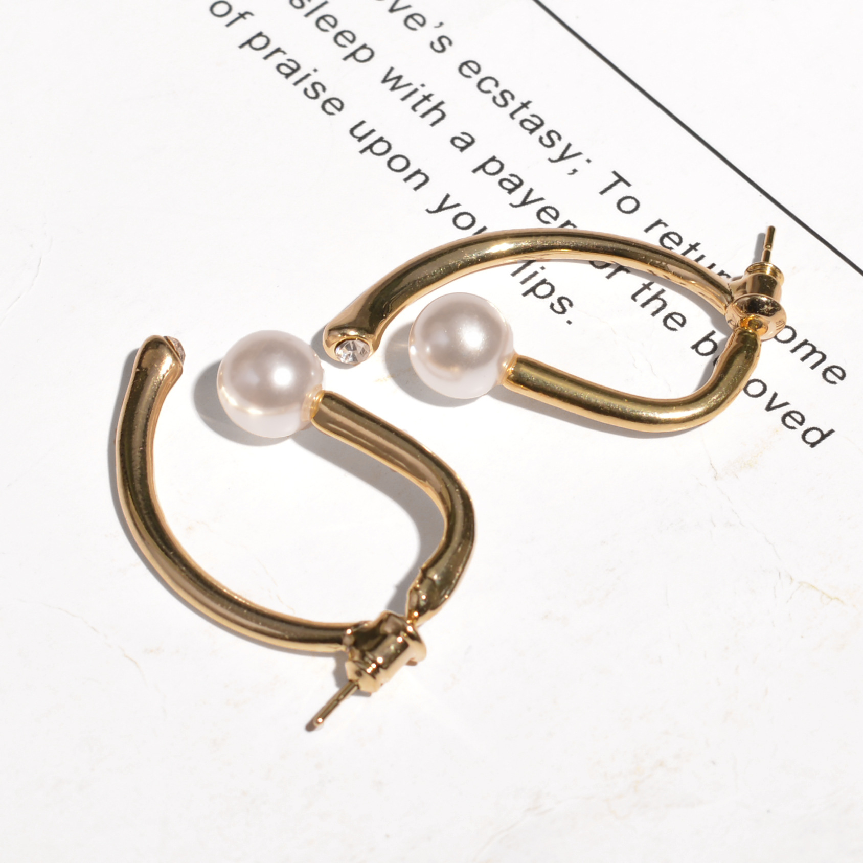 Fashion Metal Pearl Earrings display picture 6