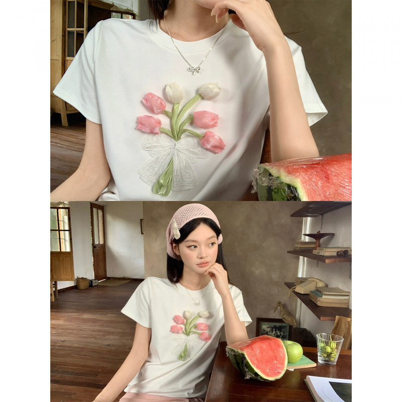 In-Stock 210g Fine Cotton White Regular Shoulder Loose Short-Sleeve T-Shirt for Women, Summer Wear, 3D Floral Design, Korean Style, Very Attractive In-Stock 210g Fine Cotton White Regular Shoulder Loose Short-Sleeve T-Shirt for Women, Summer Wear, 3D Floral Design, Korean Style, Very Attractive