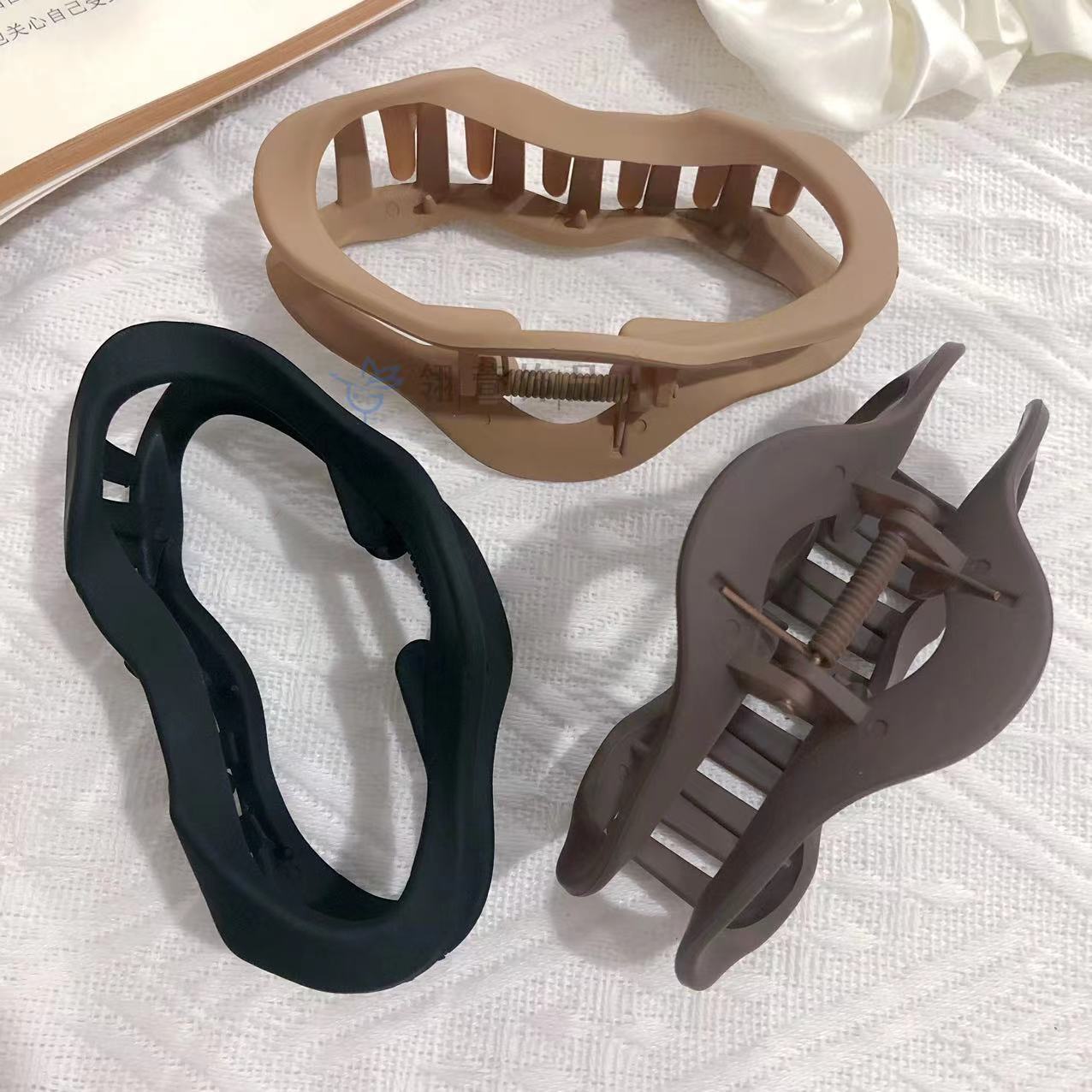 Kadınlar için düzensiz pençe tokası, yeni üst düzey stil, kafanın arkasındaki kalın saçlar için uygun, büyük köpekbalığı tokası, sade saç aksesuarı.