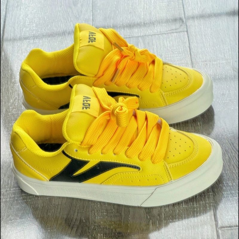 2025 nuevo estilo estudiante casual nicho moda tendencia zapatos de skate mujeres versión coreana ins street shooting zapatos deportivos de todo fósforo otoño