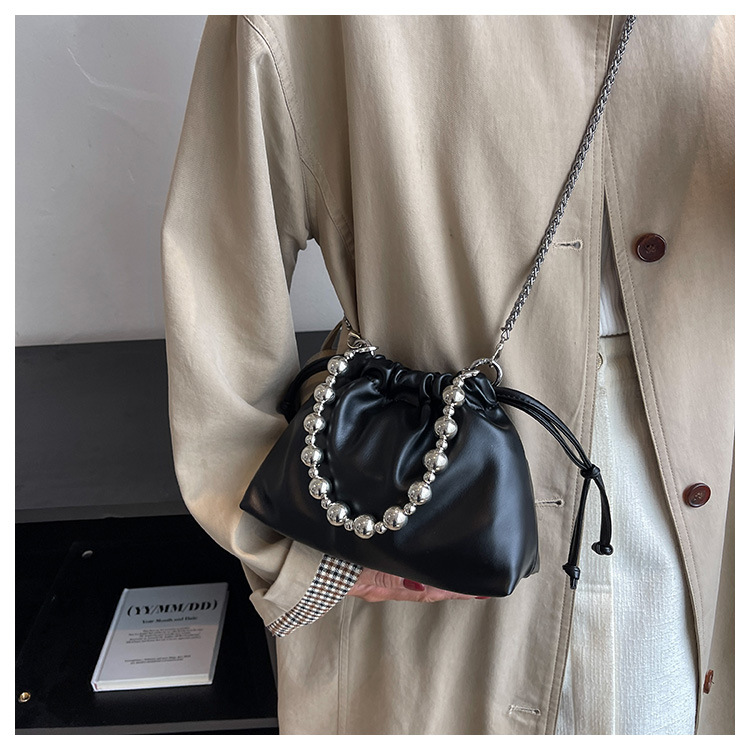 Women's Small Pu Leather Solid Color Elegant Magnetic Buckle Bucket Bag display picture 5