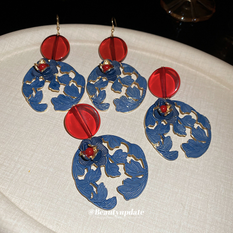 Pendientes de flores pintadas en aerosol rojo y azul con aguja de plata Pendientes de temperamento de nicho estilo de Hong Kong Pendientes retro elegantes de alta gama mujeres