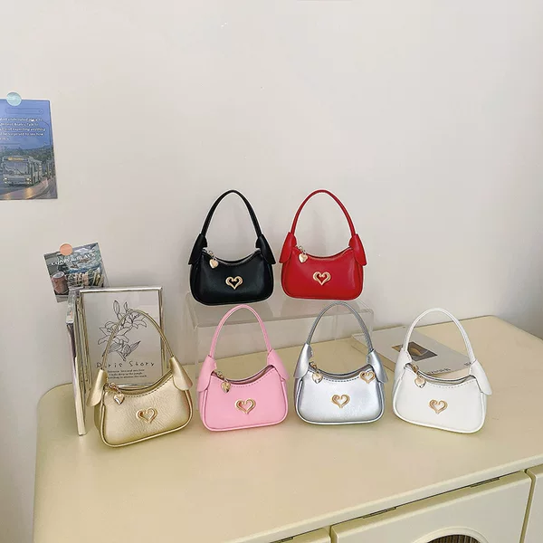 Cross-border heart-shaped shoulder bag, 2026 new style, for girls aged 3-10, princess-style bag, elegant little girl's mini handbag