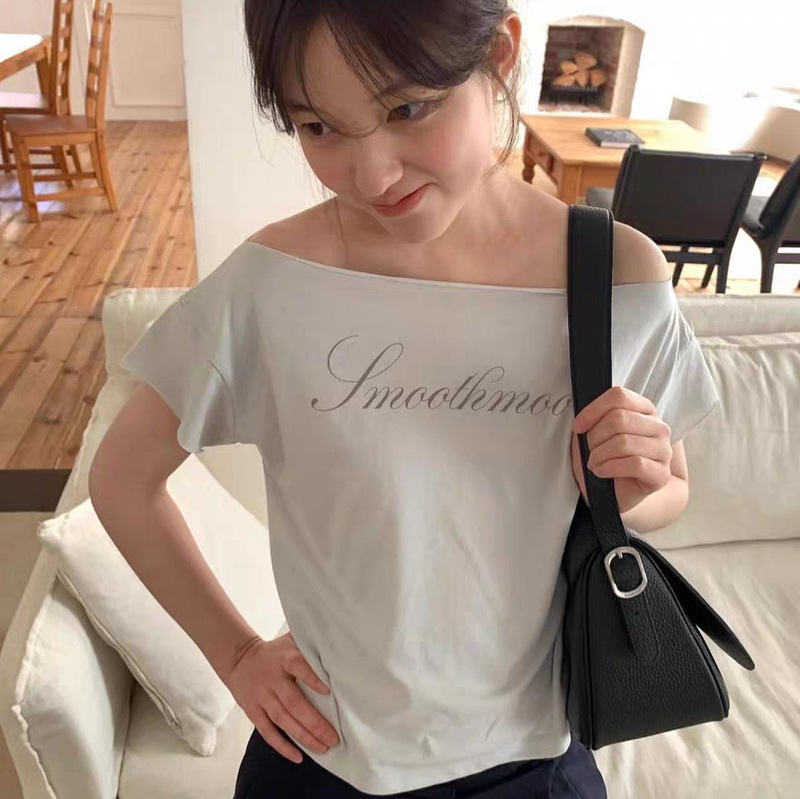 Mona·Xh Korean Style Lee Jin-Hwa Same Style One-Shoulder Letter T-Shirt Dongdaemun Summer New Slim-Fit Short-Sleeve Top Mona·Xh Korean Style Lee Jin-Hwa Same Style One-Shoulder Letter T-Shirt Dongdaemun Summer New Slim-Fit Short-Sleeve Top