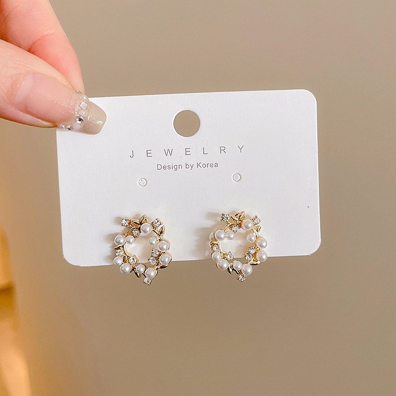 Pendientes de perlas, pendientes de estilo caliente, lujo ligero, pendientes simples de celebridades de Internet, accesorios de Yiwu, venta al por mayor