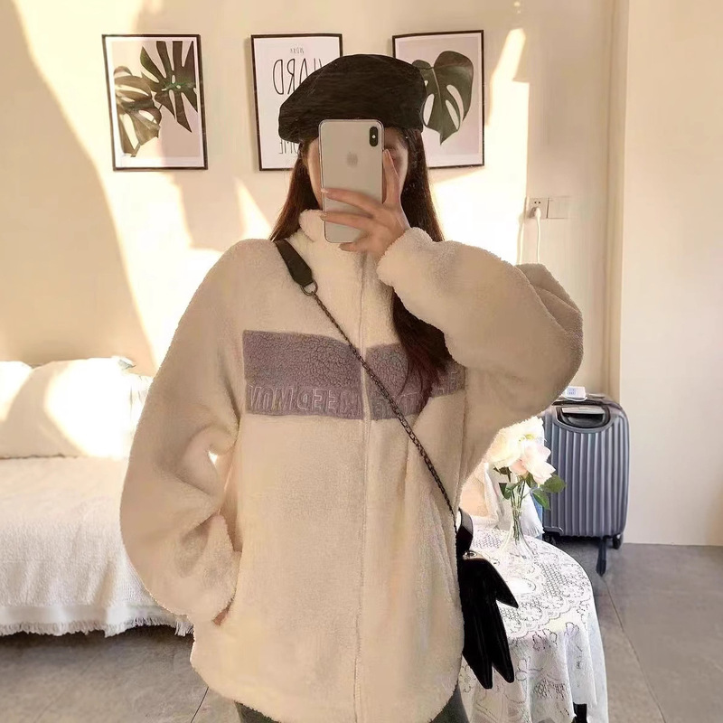 White Patchwork Faux Shearling Short Coat for Women, Autumn/Winter 2022 New Style, Loose Fit, Versatile, Trendy Ins-Style White Patchwork Faux Shearling Short Coat for Women, Autumn/Winter 2022 New Style, Loose Fit, Versatile, Trendy Ins-Style
