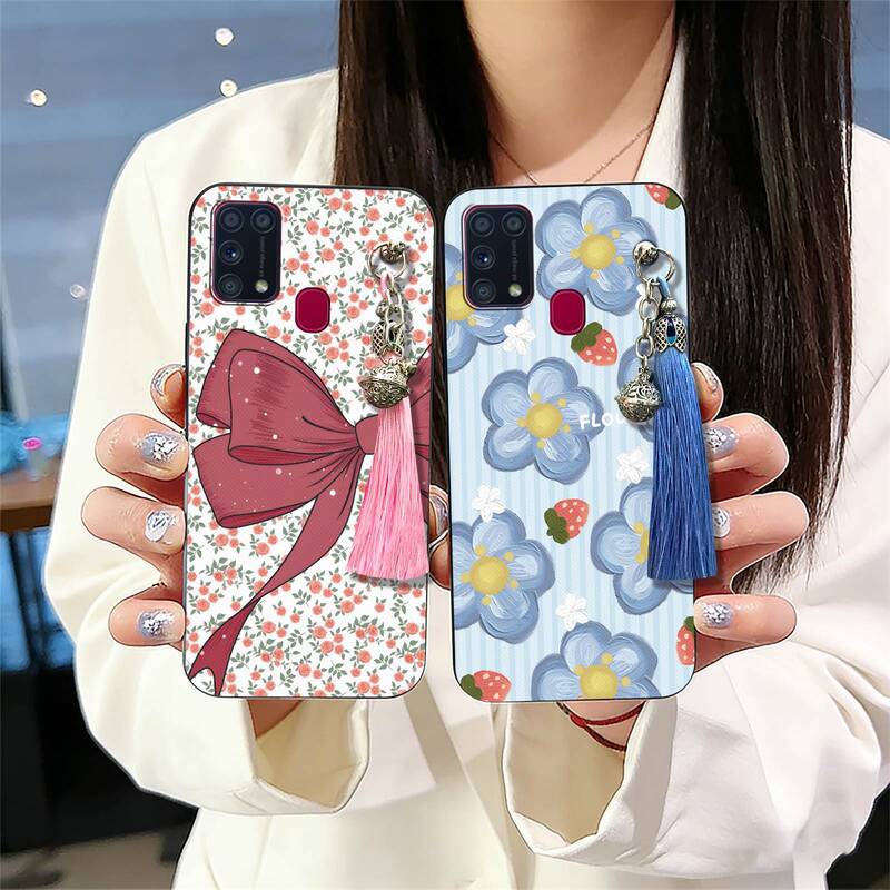 Suitable for Samsung phone cases, vintage bell design, ancient style, elegant, heat-dissipating, dustproof, women's trendy silicone case with simple tassels Suitable for Samsung phone cases, vintage bell design, ancient style, elegant, heat-dissipating, dustproof, women's trendy silicone case with simple tassels