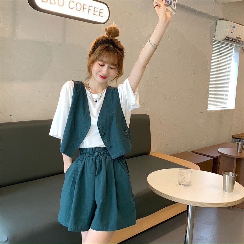 New Vintage Niche Style Vest/Shorts Set: Fashionable Thin Two-Piece Suit with Vest Jacket, Shorts, and T-Shirt New Vintage Niche Style Vest/Shorts Set: Fashionable Thin Two-Piece Suit with Vest Jacket, Shorts, and T-Shirt