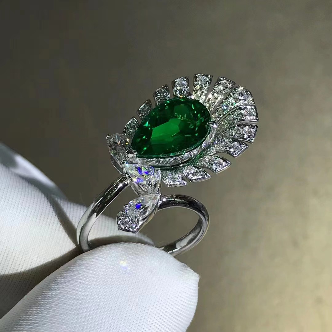 Anillo de esmeralda cultivado colombiano de lujo ligero de 2,51 quilates de oro 9 quilates con anillo de diamante de alto carbono