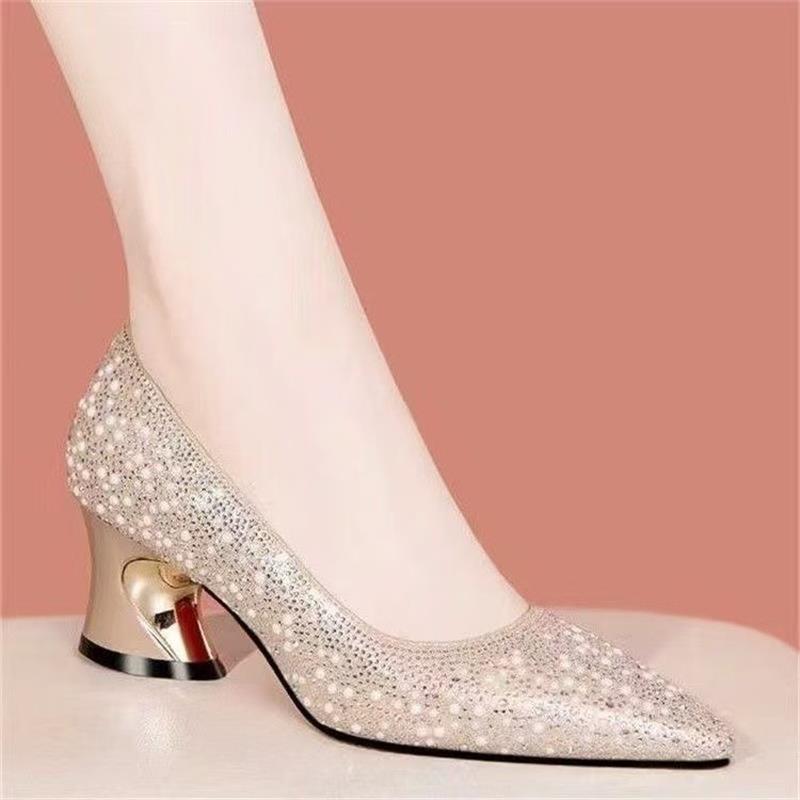 Zapatos de talón medio de diamante temperamento zapatos de mujer primavera y verano 2026 nuevos zapatos de boda de talón agudo con zapatos de cheongsam