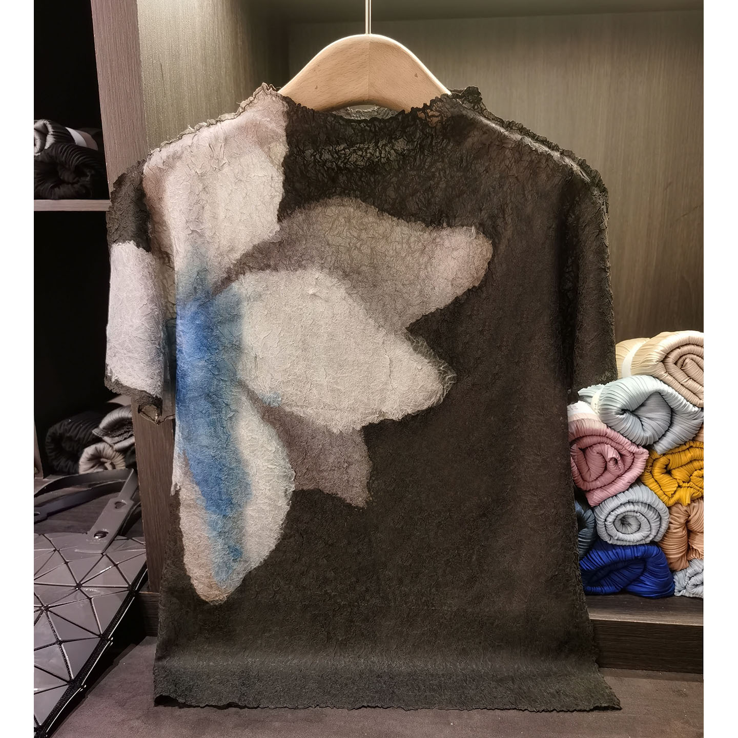 짙은 녹색 검정색