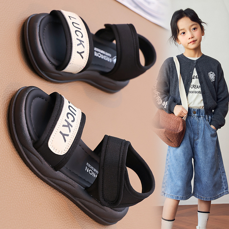 Sandalias para niñas 2025 verano nuevo estilo zapatos de playa con punta abierta y suela blanda para niños grandes sandalias para niñas zapatos de princesa marea