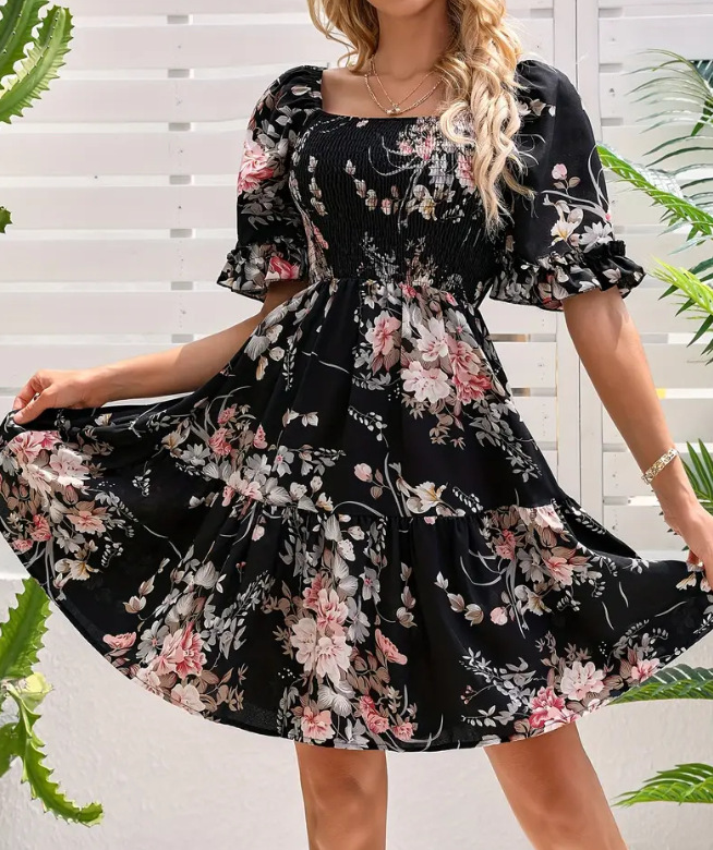Floral Kleid Mit Eckigem Ausschnitt Und Gerafften Ärmeln_voghion.com