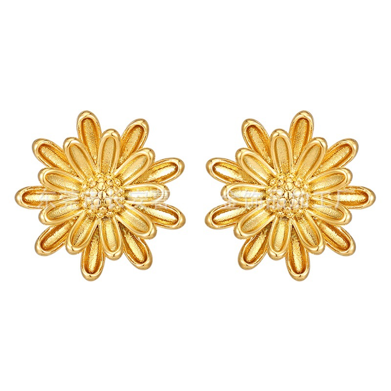 Pendientes de crisantemo de acero inoxidable transfronterizos europeos y americanos de alto grado de estilo de lujo ligero pendientes de mujer de todo fósforo 18K Pendientes chapados en oro
