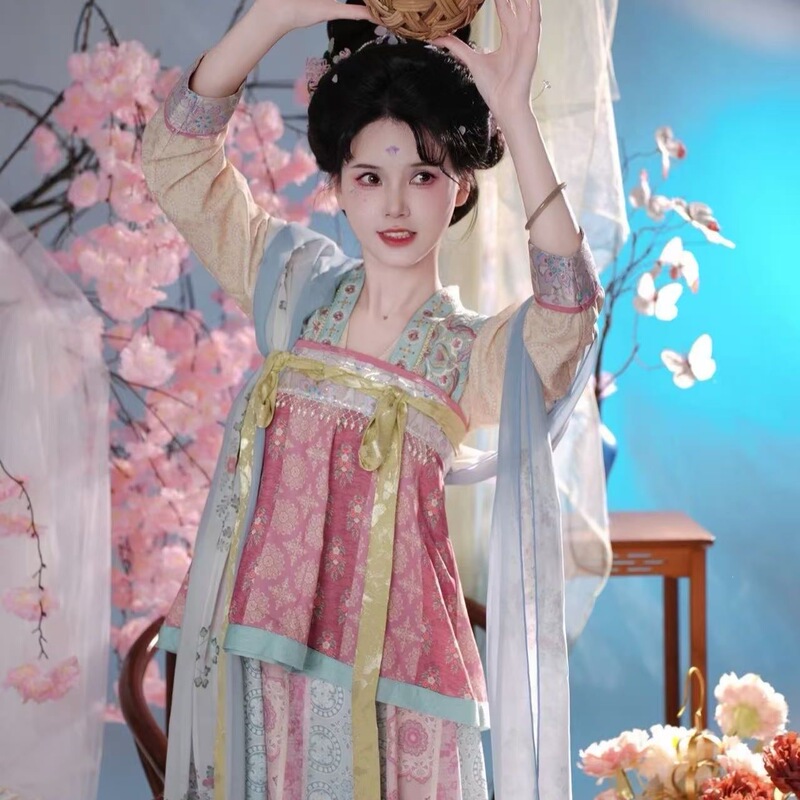 Improved Chinese-Style Hanfu Dress with Tang-Style Elements for Women, Featuring a Vintage Feel, Elegant Pink Set, and Other Accessories