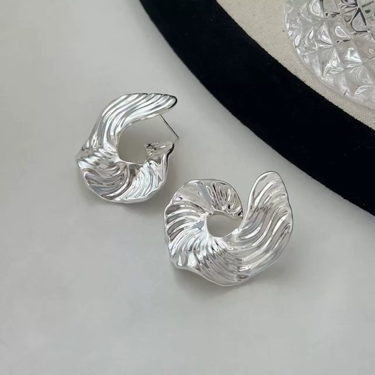 小众独特复古金属冷淡抽象简约造型感纹理夸张不规则圆形耳环小众