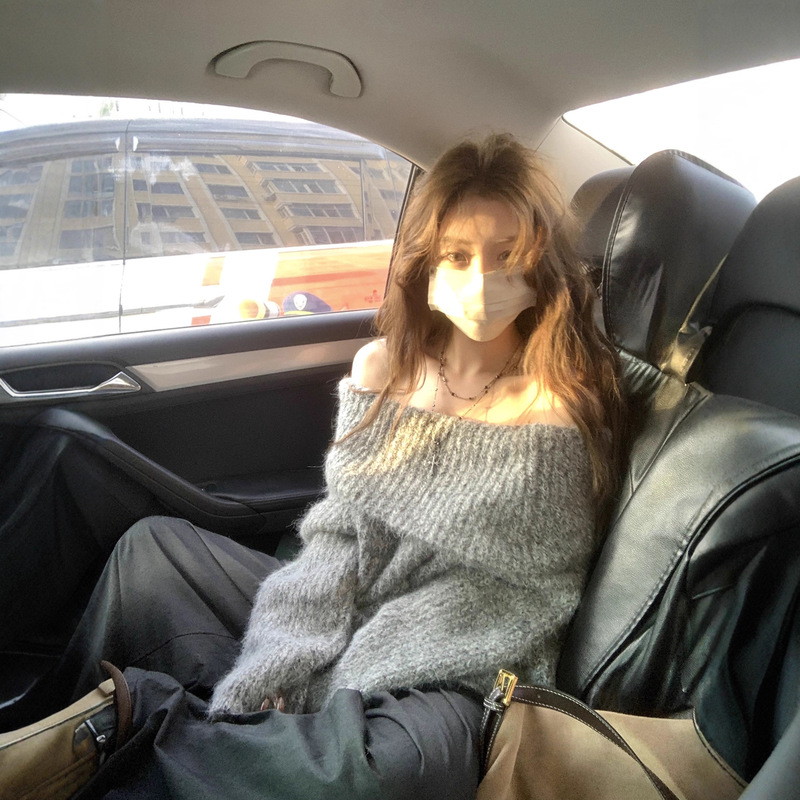 2025 Autumn/Winter Off-Shoulder Aesthetic Series One-Shoulder Sweater Knit Top Solid Color Long Sleeve Base Layer Outerwear Sweater