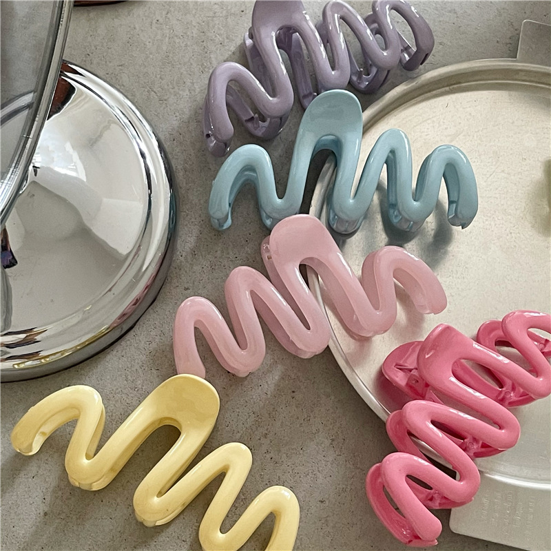 60g Weight Hair Claws Hair Accessories Type 1 Piece Quantity Holiday, Daily Occasion Plastic Material Waves, Lines Pattern Women's Gender Sweet, Korean Style Style Women's Sweet Korean Style Waves Lines Plastic Hair Claws 2