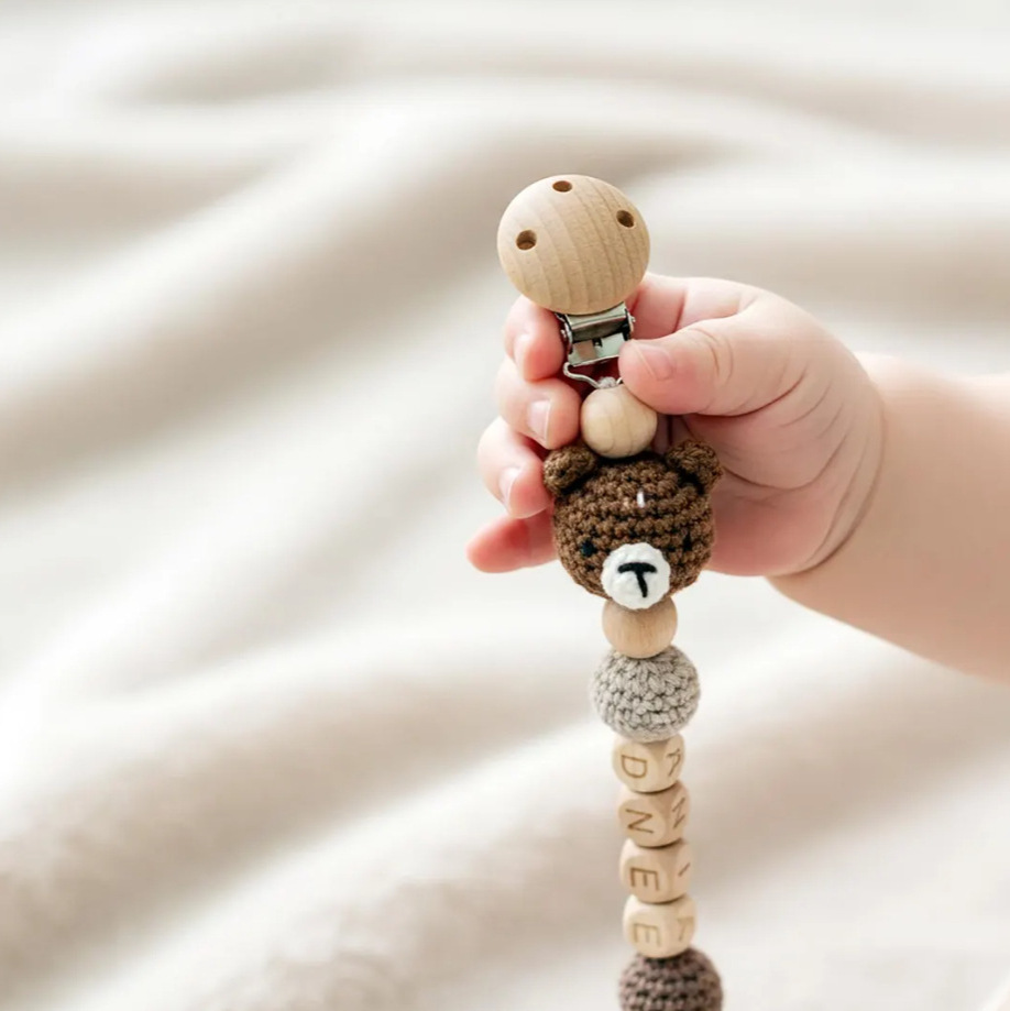 Clips de tetina de crochet personalizados con nombre - regalos hechos a mano de cadenas de tetina de bebé calmante personalizados