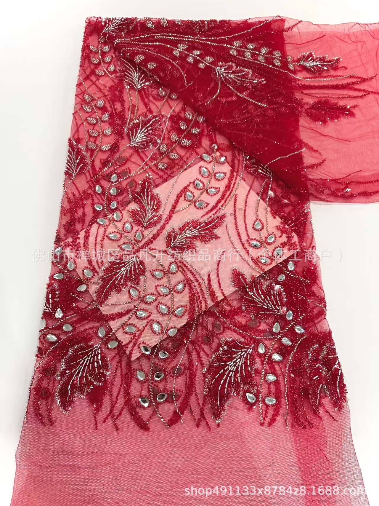 Hecho a mano DIY contraposición tubo de perlas bordado tela de cena de moda europea y americana V-collar tela de vestido de cola de pez