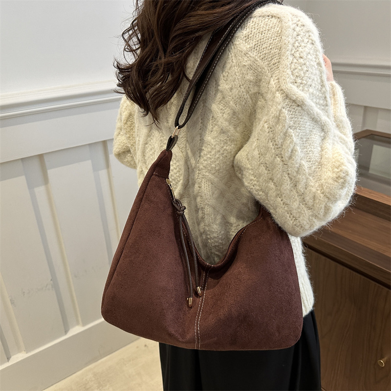 Bolsa de seda de gran capacidad otoño y invierno nuevo ocio simple bolso de mujer de viaje de trabajo de hombro único retro bolso de mochila