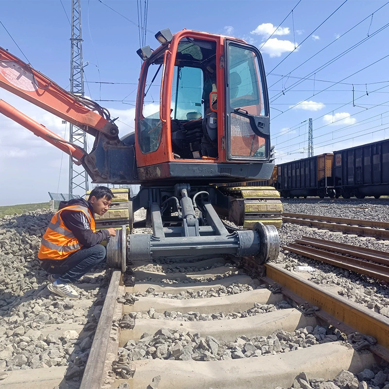 Гусеничный железнодорожный экскаватор двойного назначения