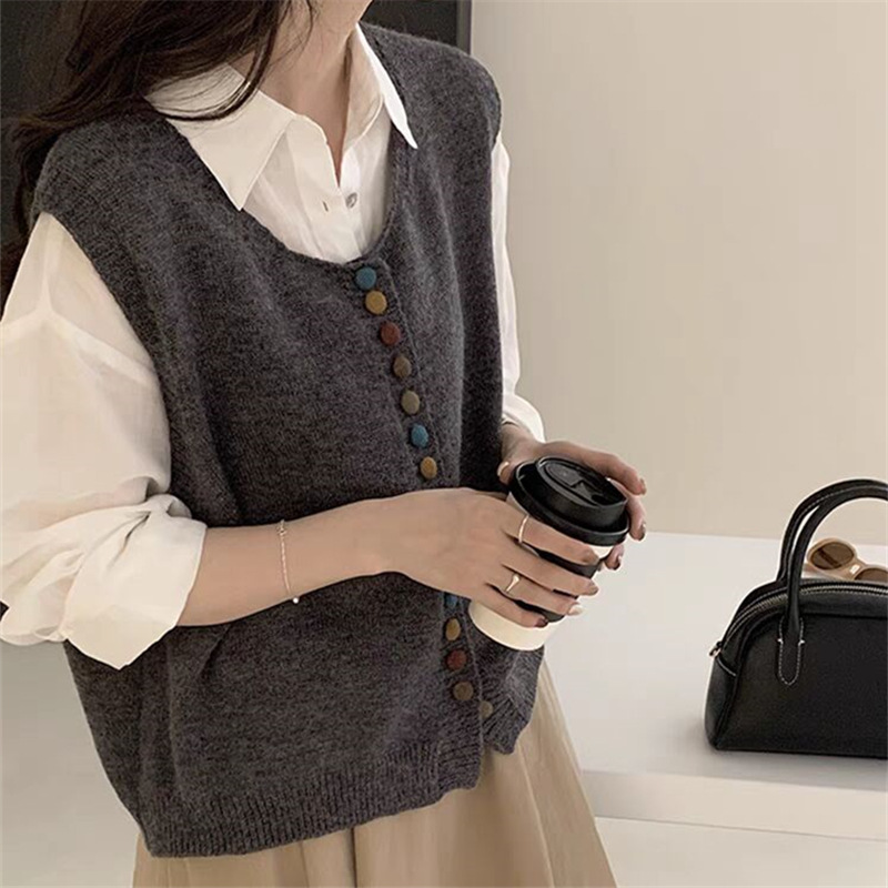 2025 Autumn/Winter New Sleeveless Cardigan Vest with Retro Candy Button Knitwear, Elegant and Youthful Sweater for Women