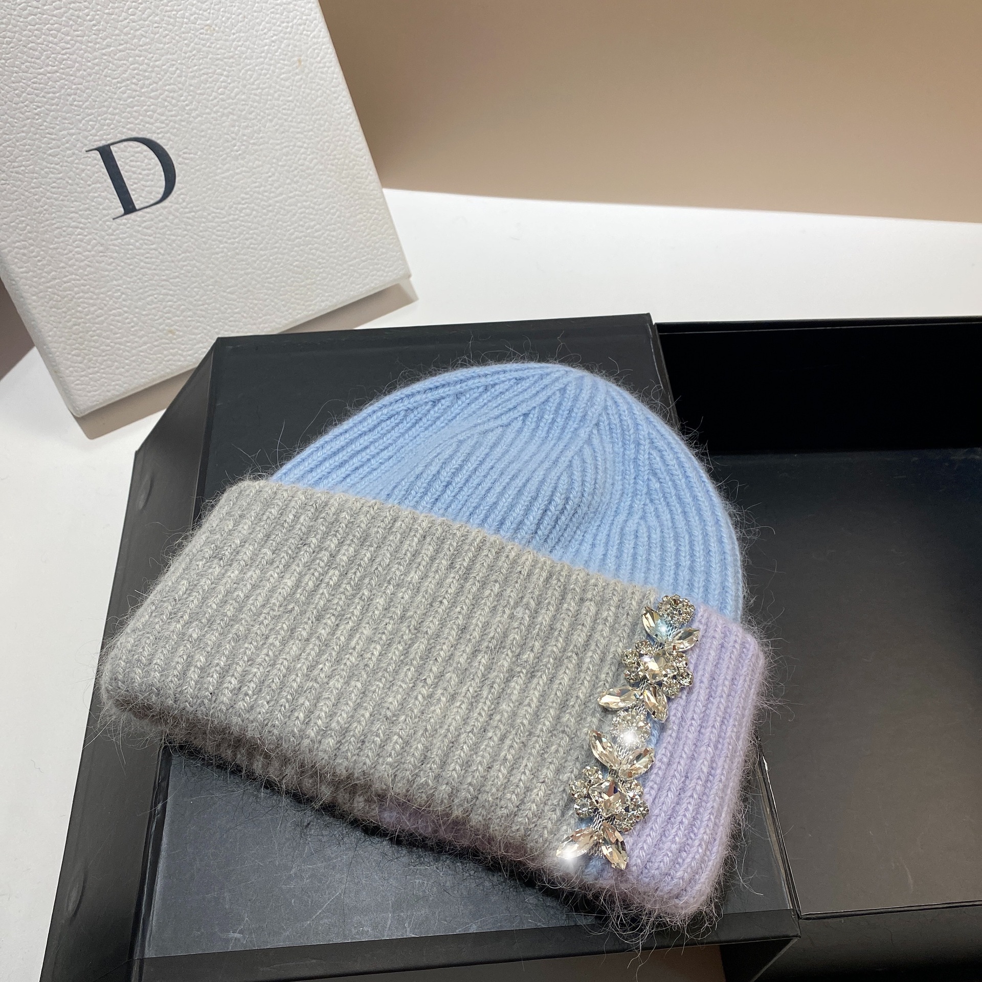 Women's Cute Color Block Rhinestone Eaveless Wool Cap display picture 15