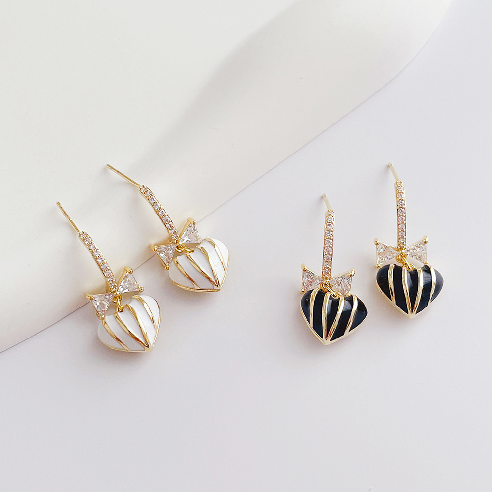 Simple Style Heart Shape Copper Inlay Artificial Gemstones Earrings 1 Pair