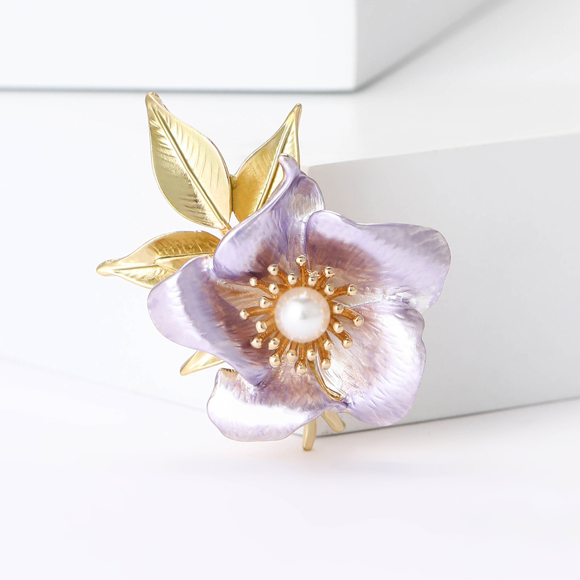 New exquisite high-grade alloy enamel daffodil brooch fresh sweet ladies dress corsage jewelry pin