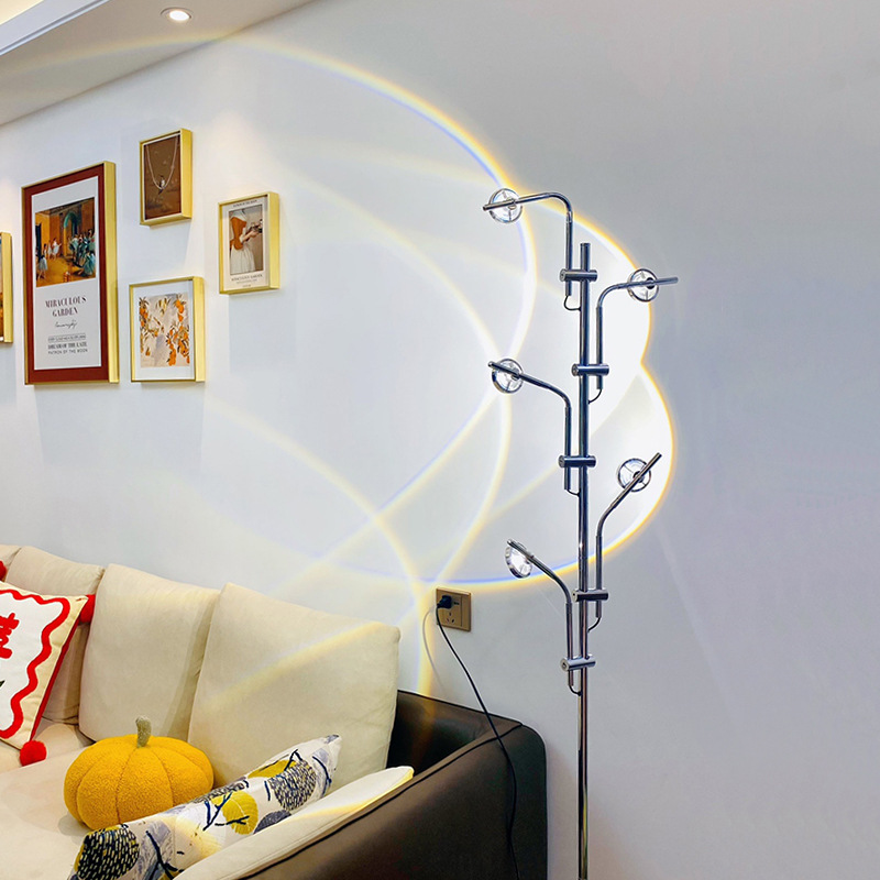 Luz y sombra lámpara de suelo red en vivo puesta de sol proyección de decoración de diseño atmósfera de sala de estar sofá lado luz vertical
