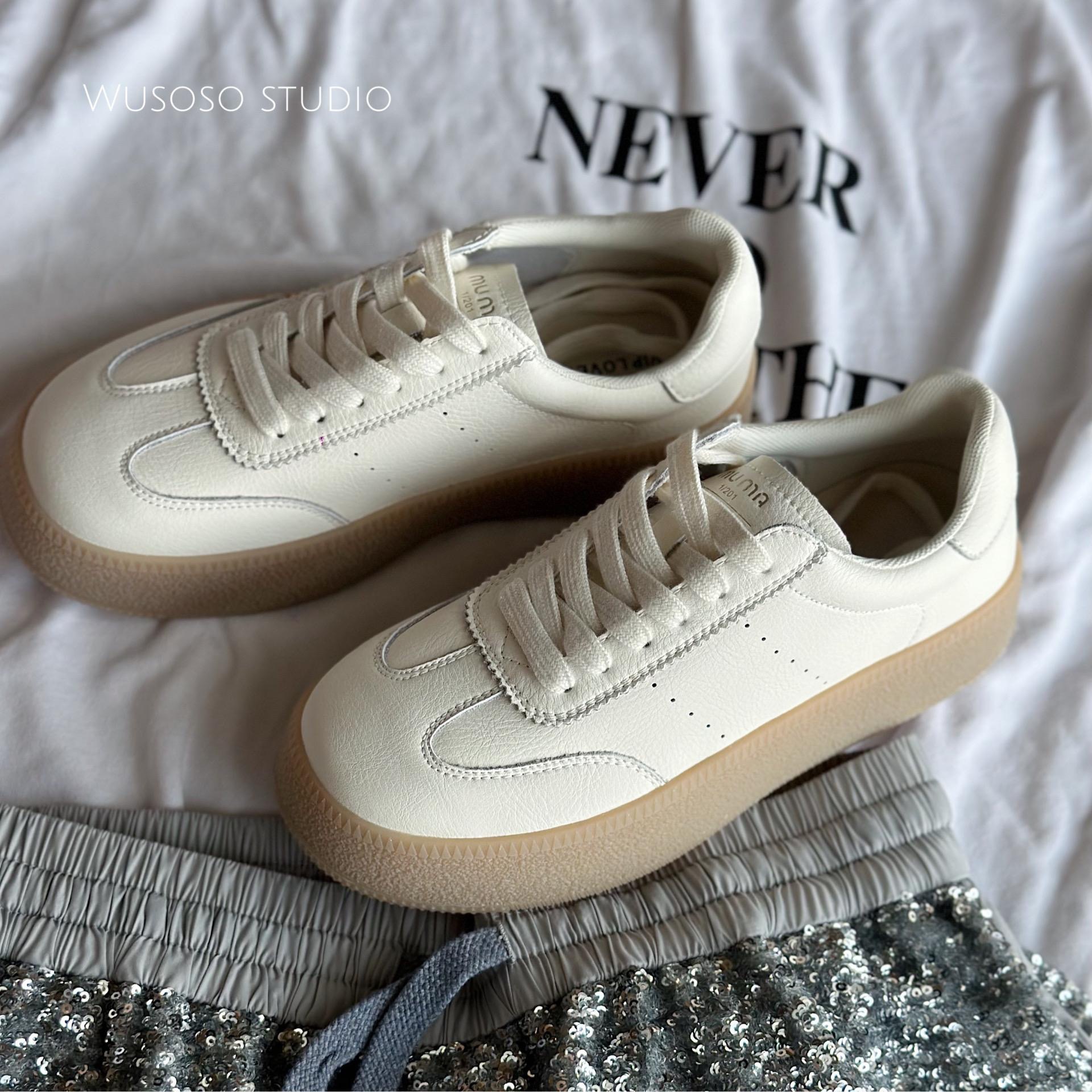 Casual universal breathable sneakers platform with shoelaces made of…