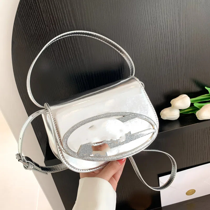 Comercio exterior transfronterizo moda todo fósforo diseño de nicho bolso Ding Dong bajo axila bolso diagonal de un solo hombro versión alta bolso de herradura celebridad de Internet