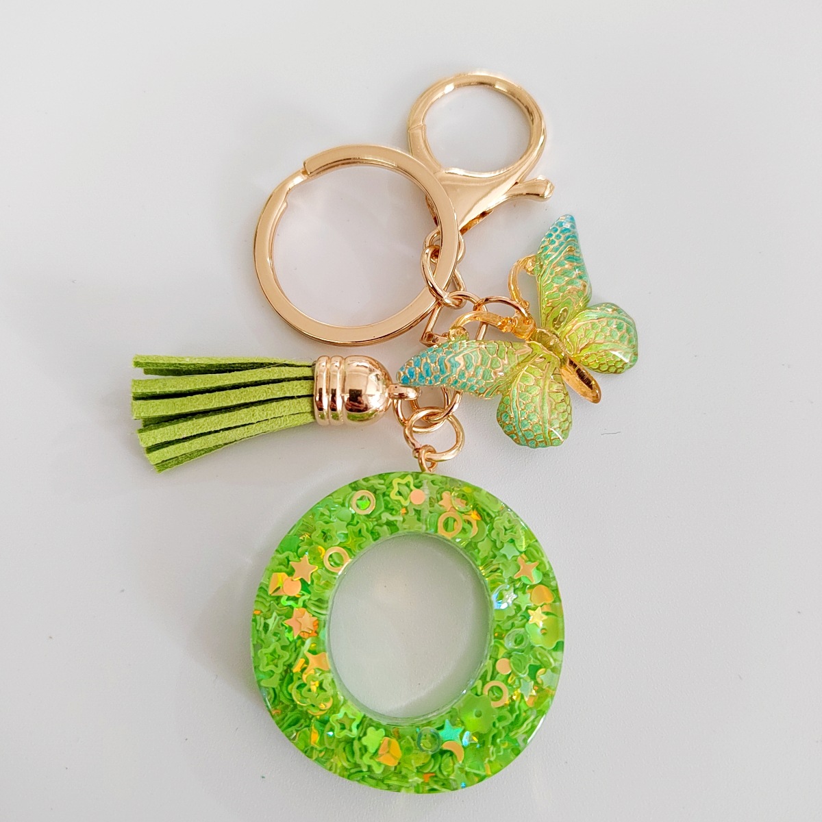 26 letras inglesas llavero colgante estrella verde brillo gota resina colgante llavero de personalidad europea y americana