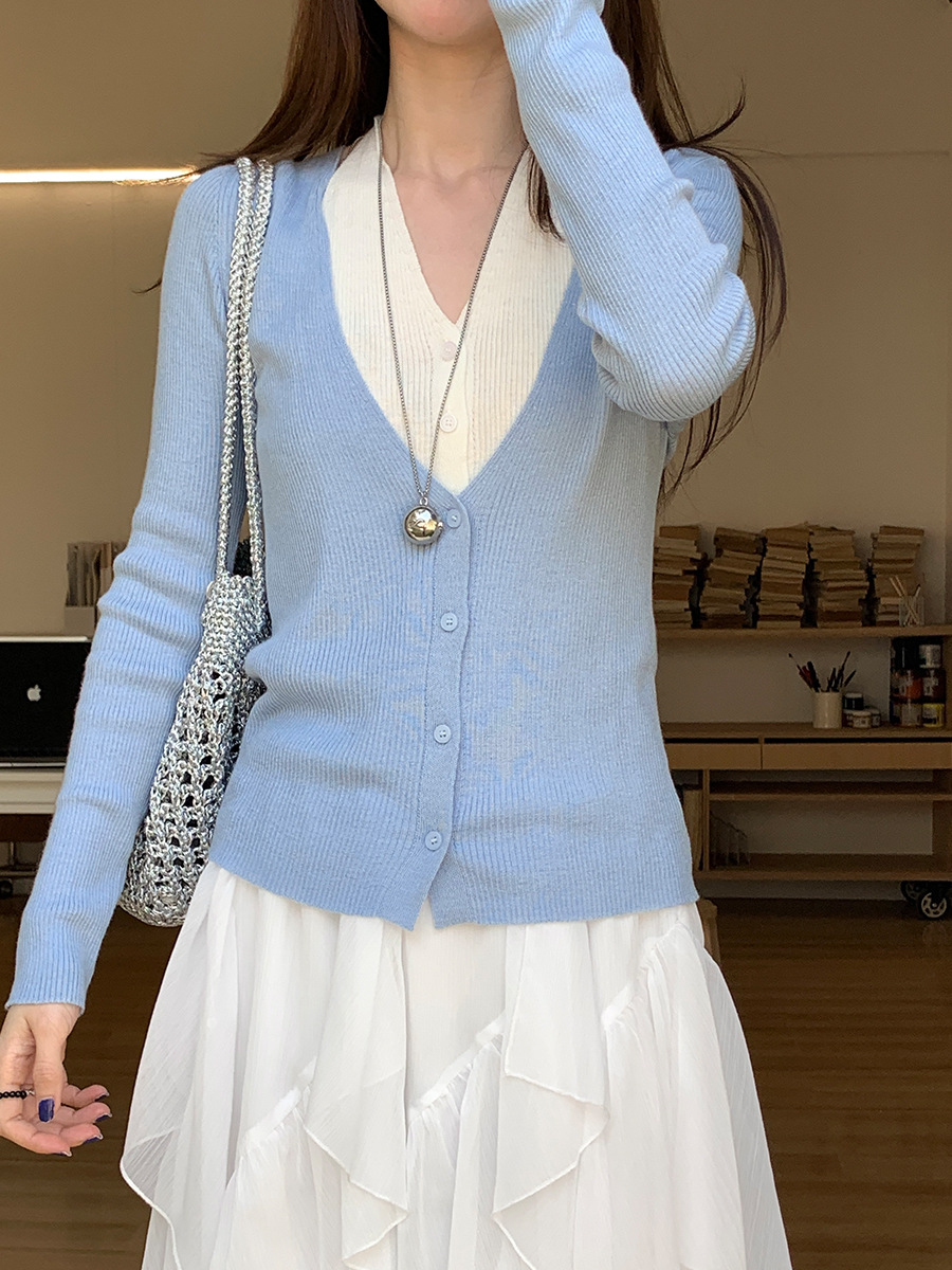 Weisong 2026 Spring Collection: Korean Style Contrast Color Knit Top for Women, Two-Piece Design, Versatile Casual Outerwear.