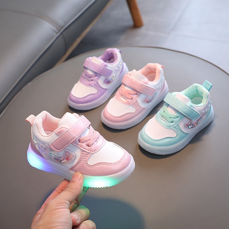 2022秋季新款童板鞋休闲运动鞋男女童鞋软底LED发光鞋百搭学步鞋
