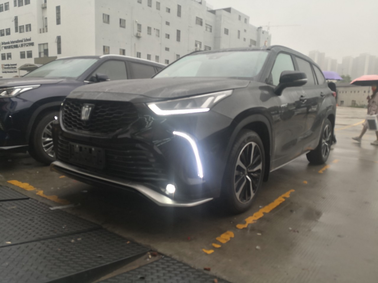 Toyota Lu Fang Daytime lamp Tricolor install effect video start-up scanning Streamer to turn to At night blue Refit lamp