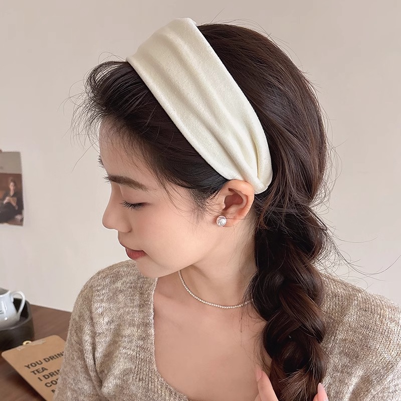 Diadema de gamuza de ala ancha retro gris para mujer 2025 nuevo estilo de gama alta otoño e invierno cabello de presión superior del cráneo alto para lavarse la cara diadema