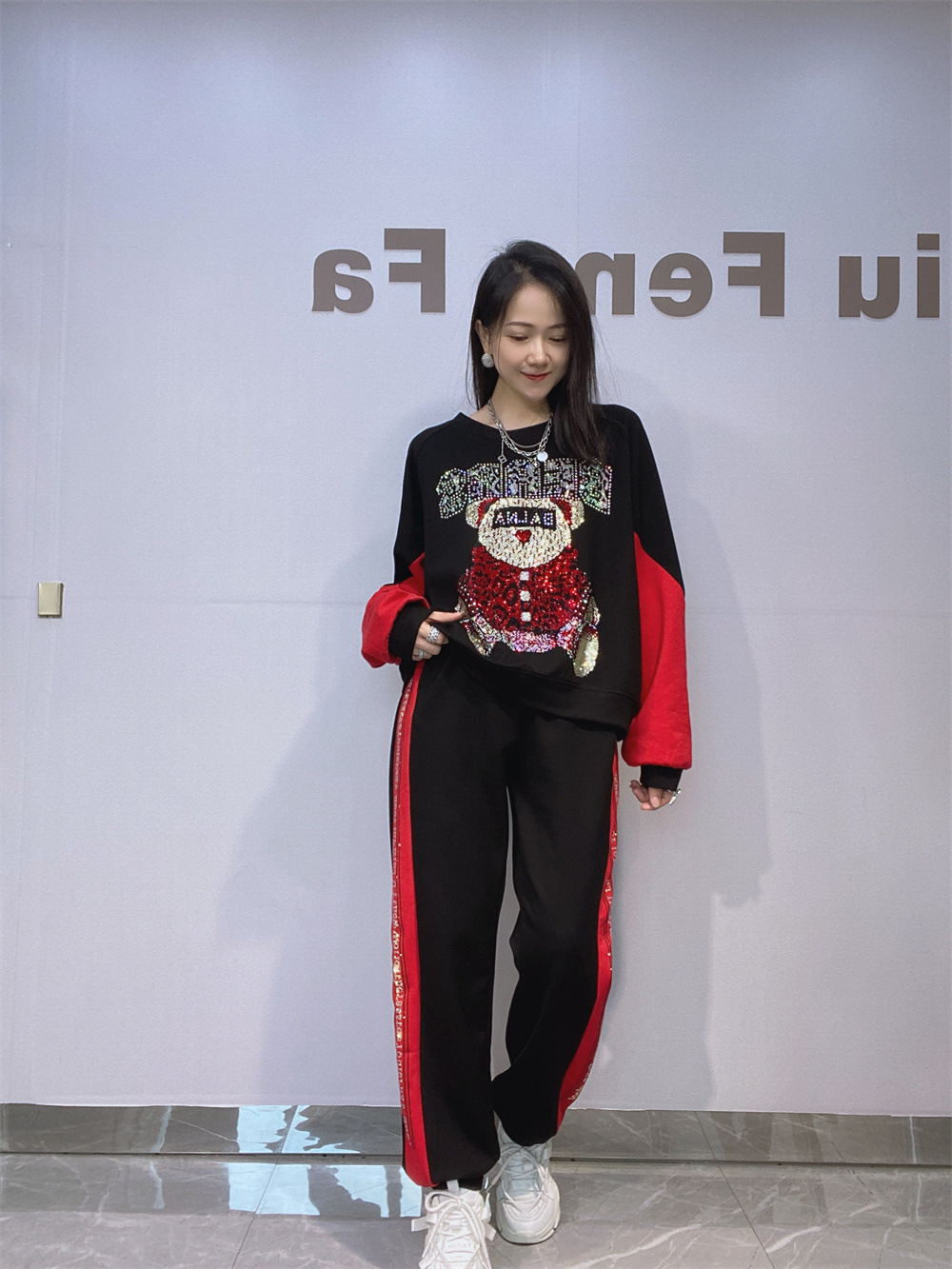 Europa y los Estados Unidos de la ropa de mujer diamante empalme cuello redondo manga larga pantalón conjunto damas de otoño casual diseño suelto pantalón conjunto