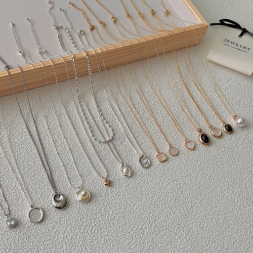 Simple and compact metal love necklace women's niche design light luxury clavicle chain necklace temperament versatile neck necklace jewelry
