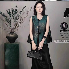 新中式盘扣马甲女2025秋季新款女装宽松百搭轻奢气质宋锦织金上衣