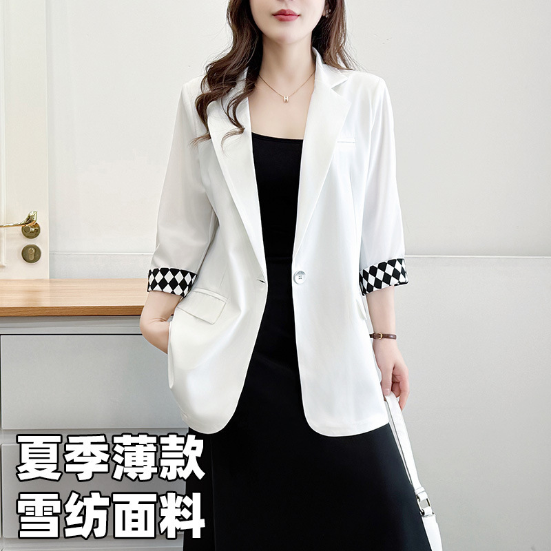 Plus-Size Thin Blazer with Three-Quarter Sleeves, Short Sleeves, Summer Style, Elegant Office Wear for Plus-Size Women, 100kg Slimming Professional Outfit, Sun-Protective Jacket