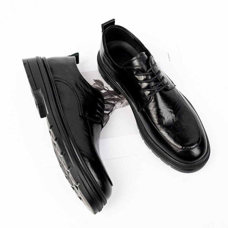 Men's leather shoes, formal wear, large size, breathable, summer black business shoes, high-end commuter casual office shoes with soft soles Men's leather shoes, formal wear, large size, breathable, summer black business shoes, high-end commuter casual office shoes with soft soles