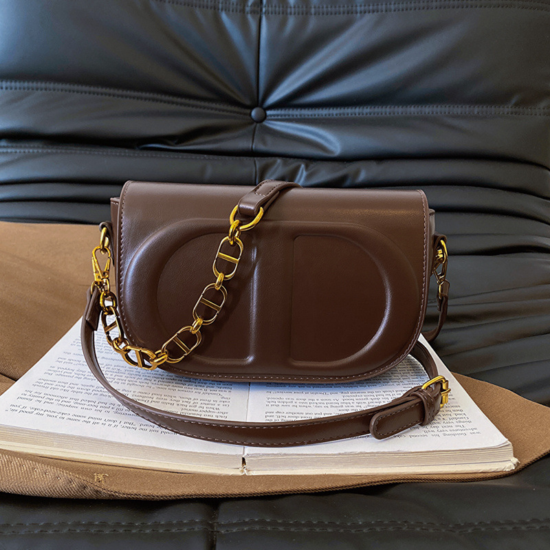 하이 엔드 틈새 레트로 소프트 가죽 체인 언더 암 가방 여성의 2024 새로운 유행 유행 어깨 크로스 바디 안장 가방