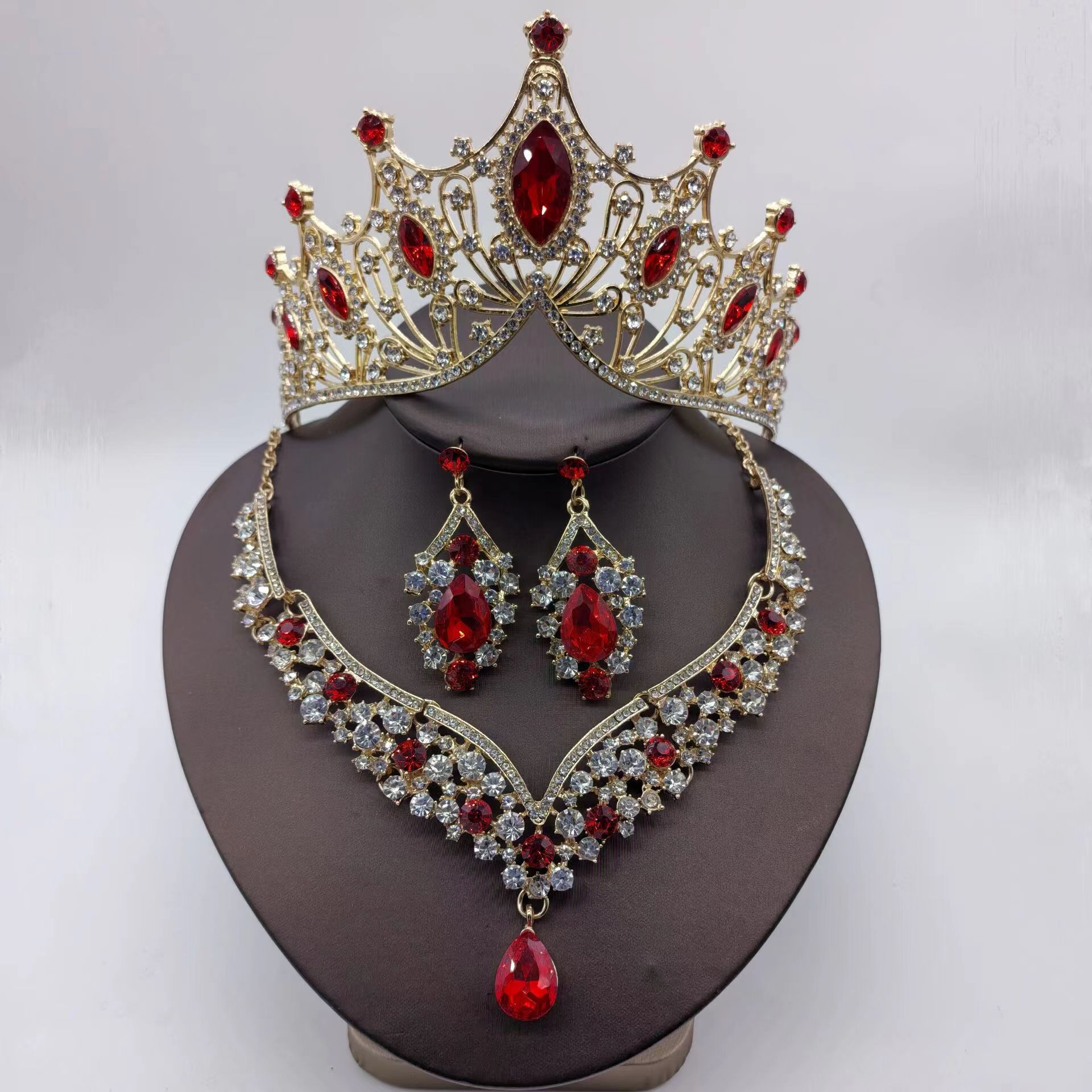 Collar de corona europea y americana traje de tres piezas tocado de novia ojo de caballo vestido de lujo barroco corona venta caliente